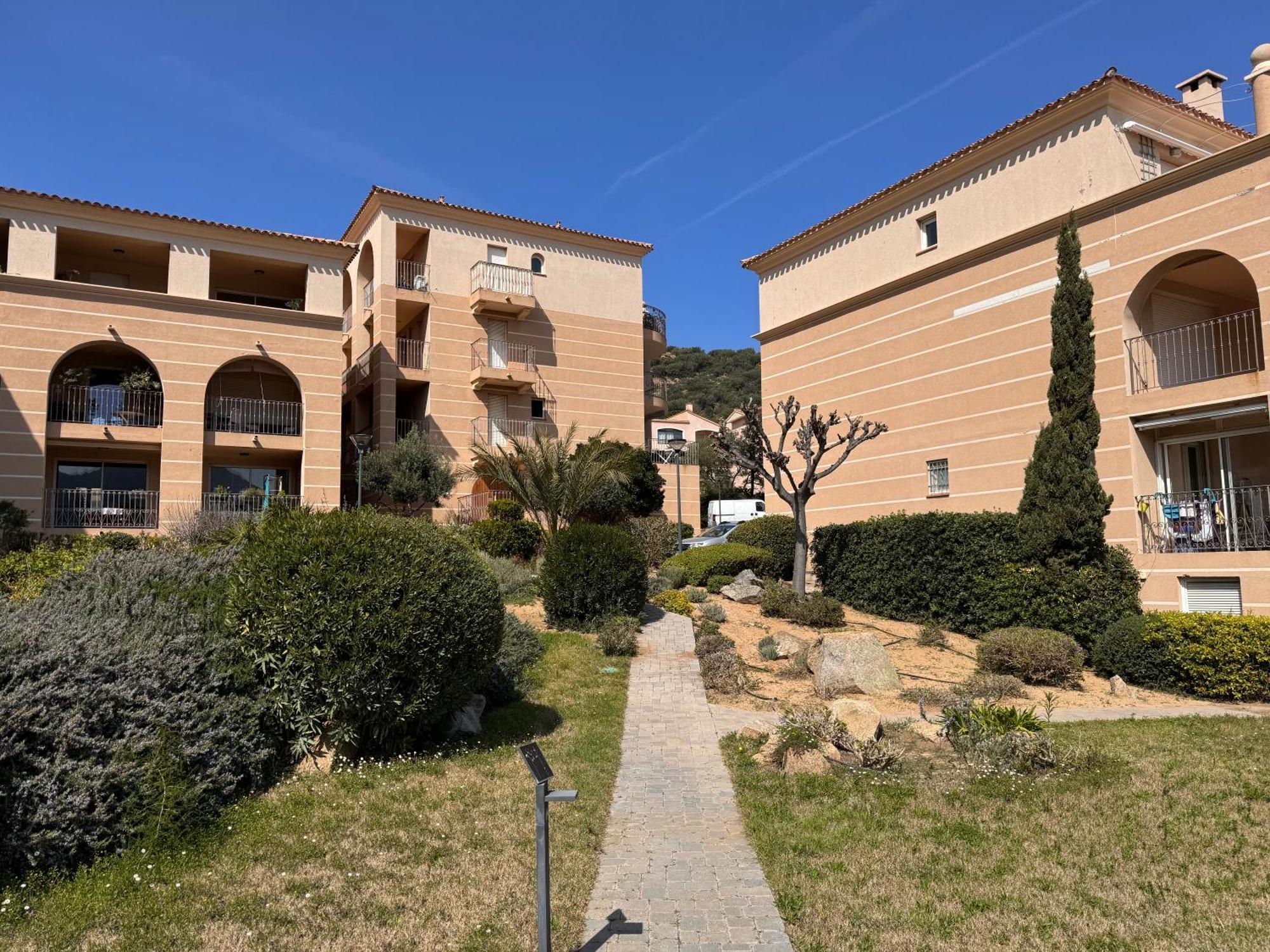 Joli Studio Tout Confort Proche Toutes Commodites Dans Residence Calme LʼÎle-Rousse 外观 照片